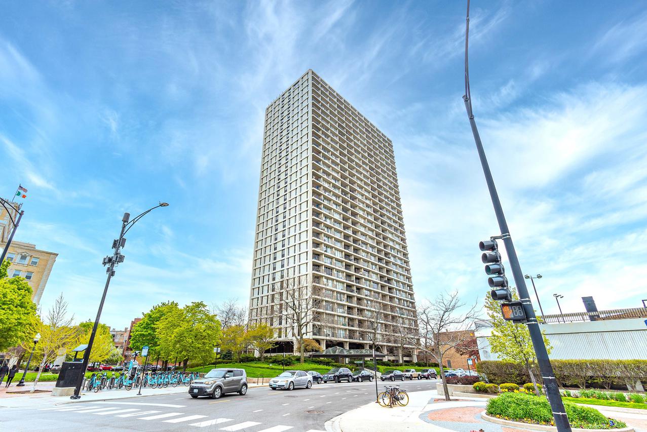 1960 N Lincoln Park West Ave. #2212, Chicago, IL 60614