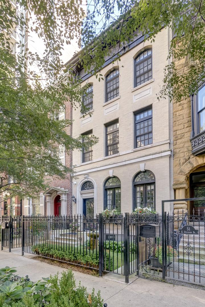 53 E Division St., Chicago, IL 60610