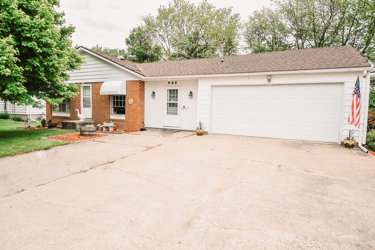 908 S Congress Ave., Polo, IL 61064