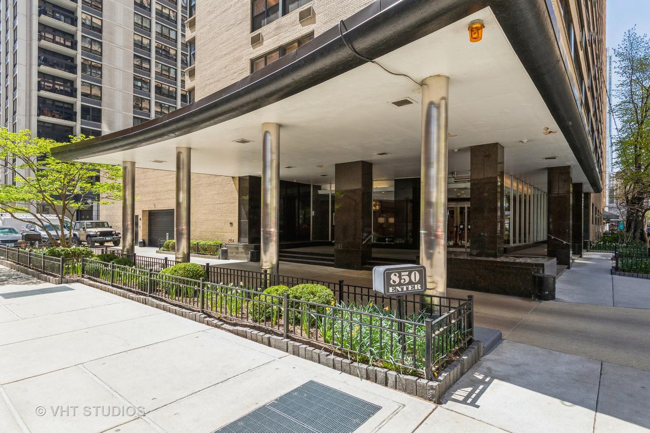 850 N Dewitt Pl. #5I, Chicago, IL 60611