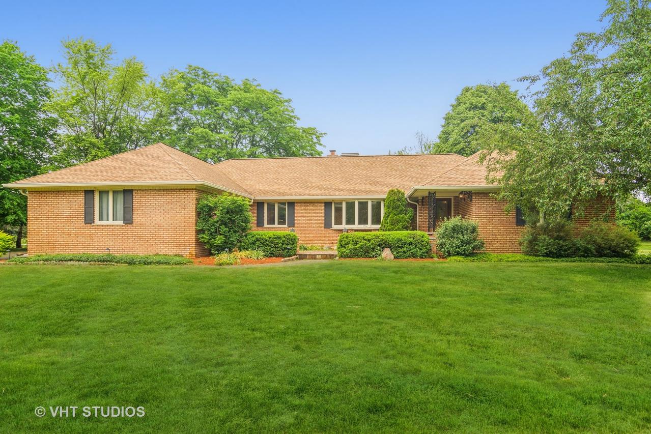 5 Bruce Cir., Hawthorn Woods, IL 60047