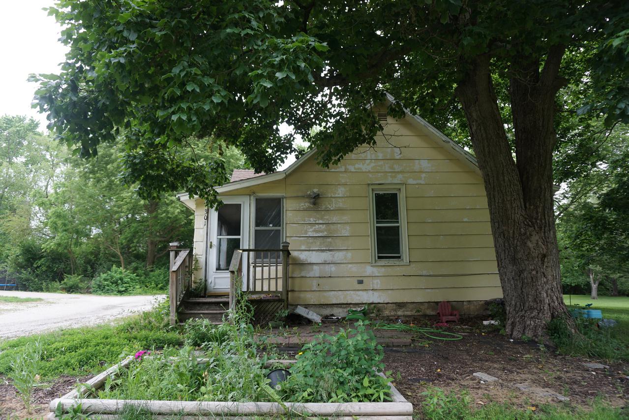 301 Fourth St., Fisher, IL 61843