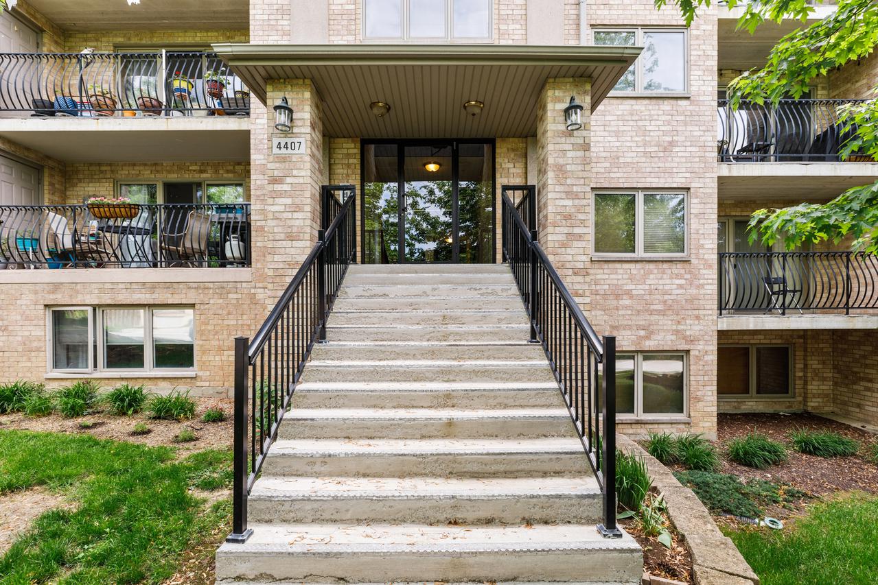 4407 Pershing Ave. #2S, Downers Grove, IL 60515