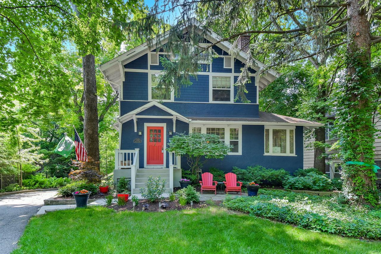 735 Crescent Blvd., Glen Ellyn, IL 60137