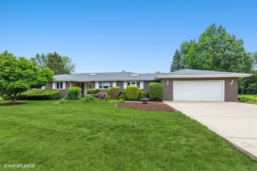 840 Winmoor Dr., Sleepy Hollow, IL 60118