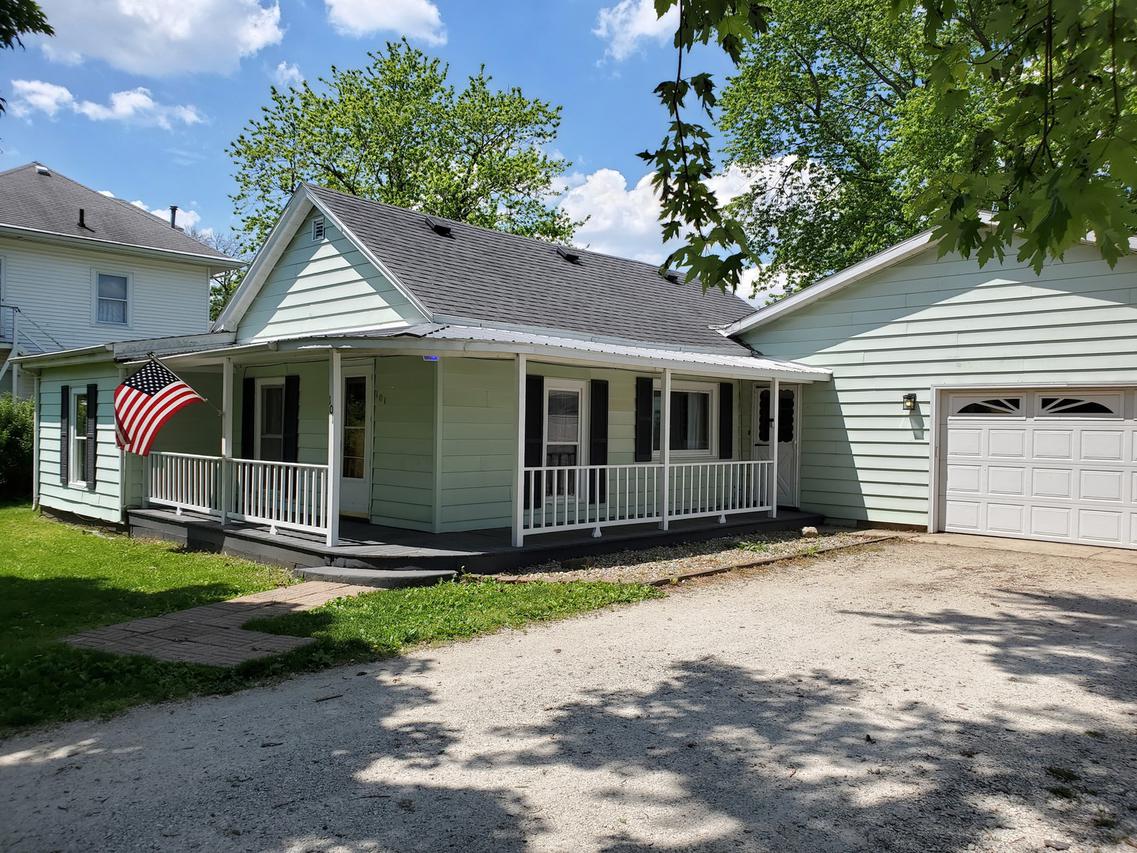 101 S 2nd St., Fisher, IL 61843
