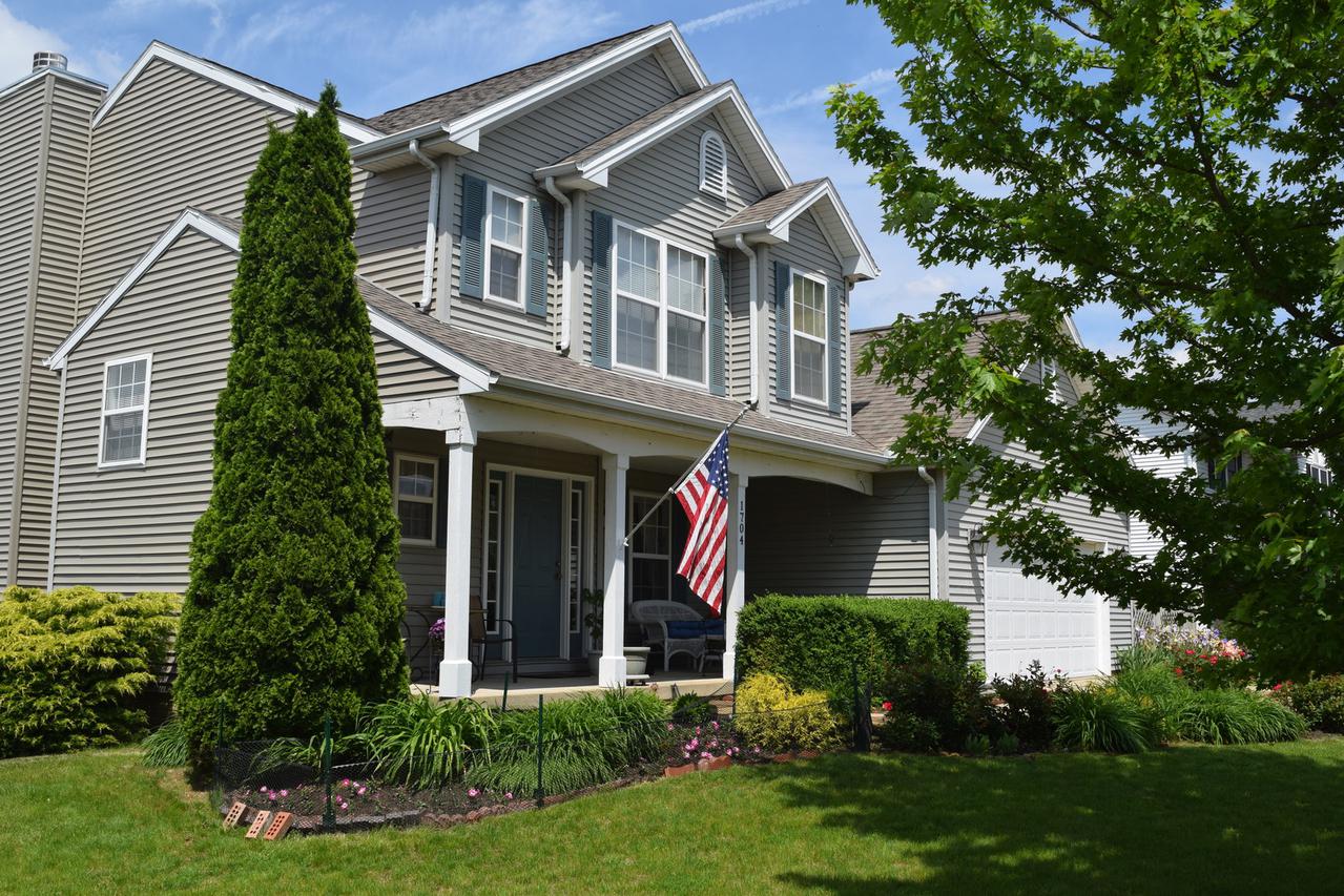 1704 E Grand Ave., St. Joseph, IL 61873