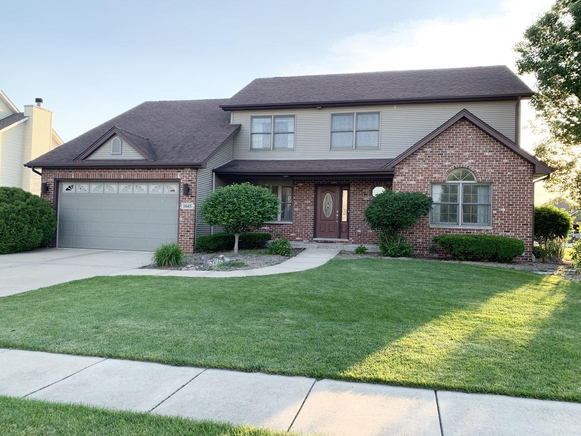 1643 Carriage Ln., Bourbonnais, IL 60914