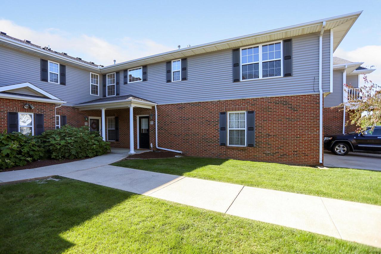 102 Essex Ln. #7, Savoy, IL 61874