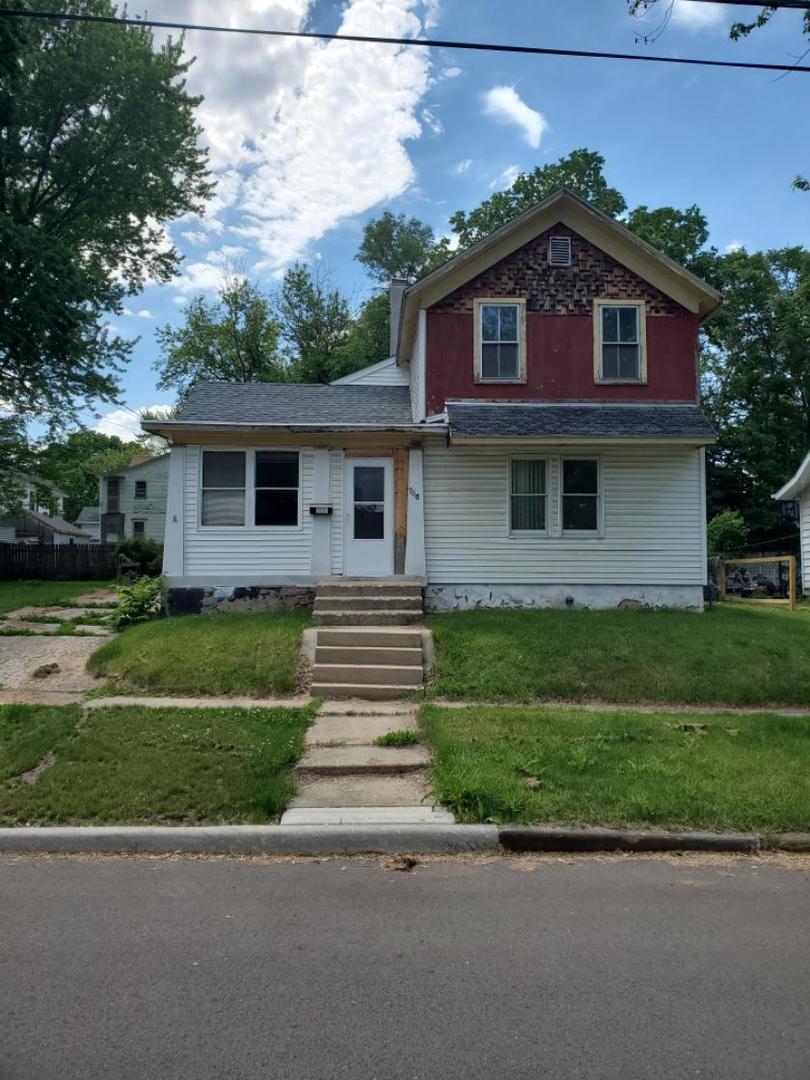 706 S Float Ave., Freeport, IL 61032