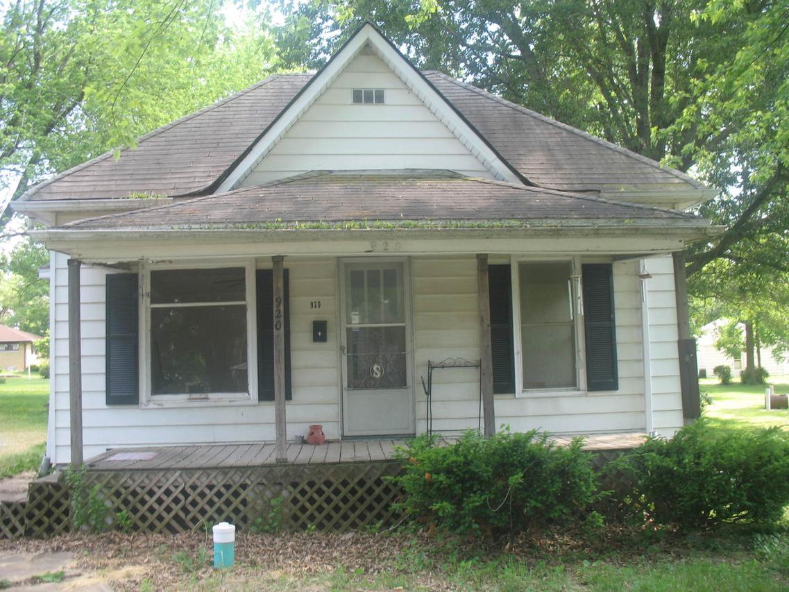 920 W North St., Clinton, IL 61727