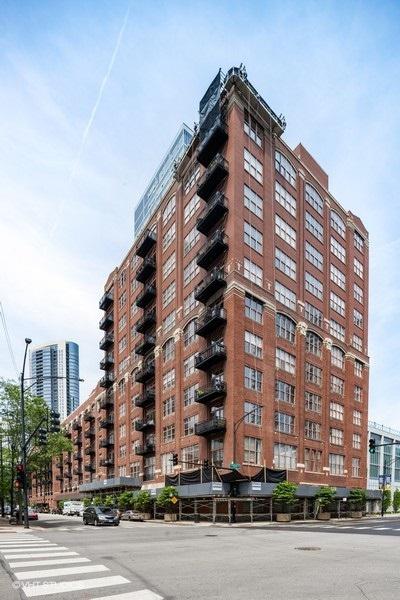 360 W Illinois St. #211, Chicago, IL 60654