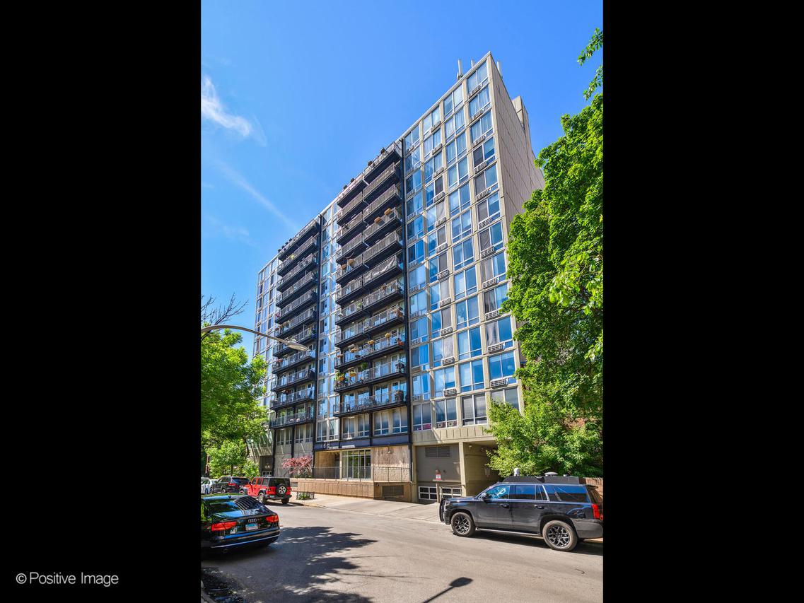 450 W Briar Pl. #12L, Chicago, IL 60657