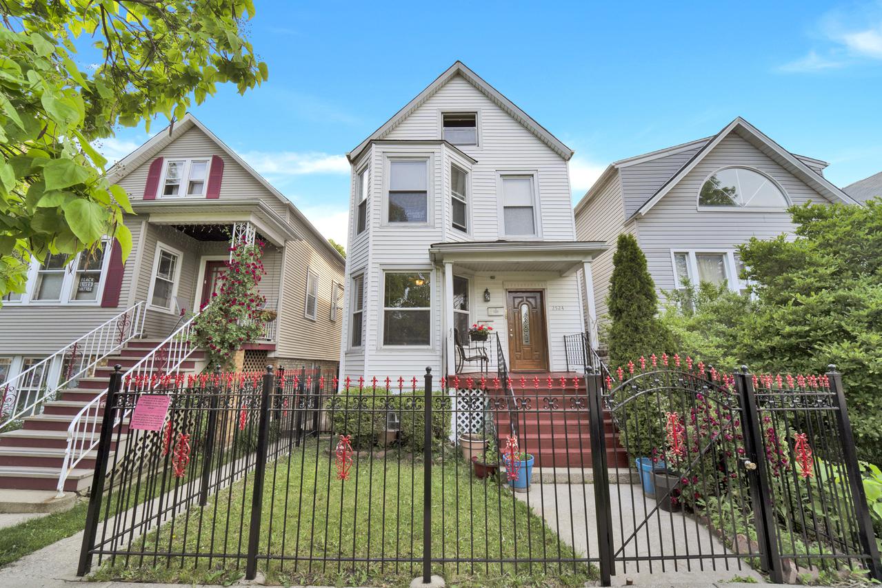 2524 N Ridgeway Ave., Chicago, IL 60647