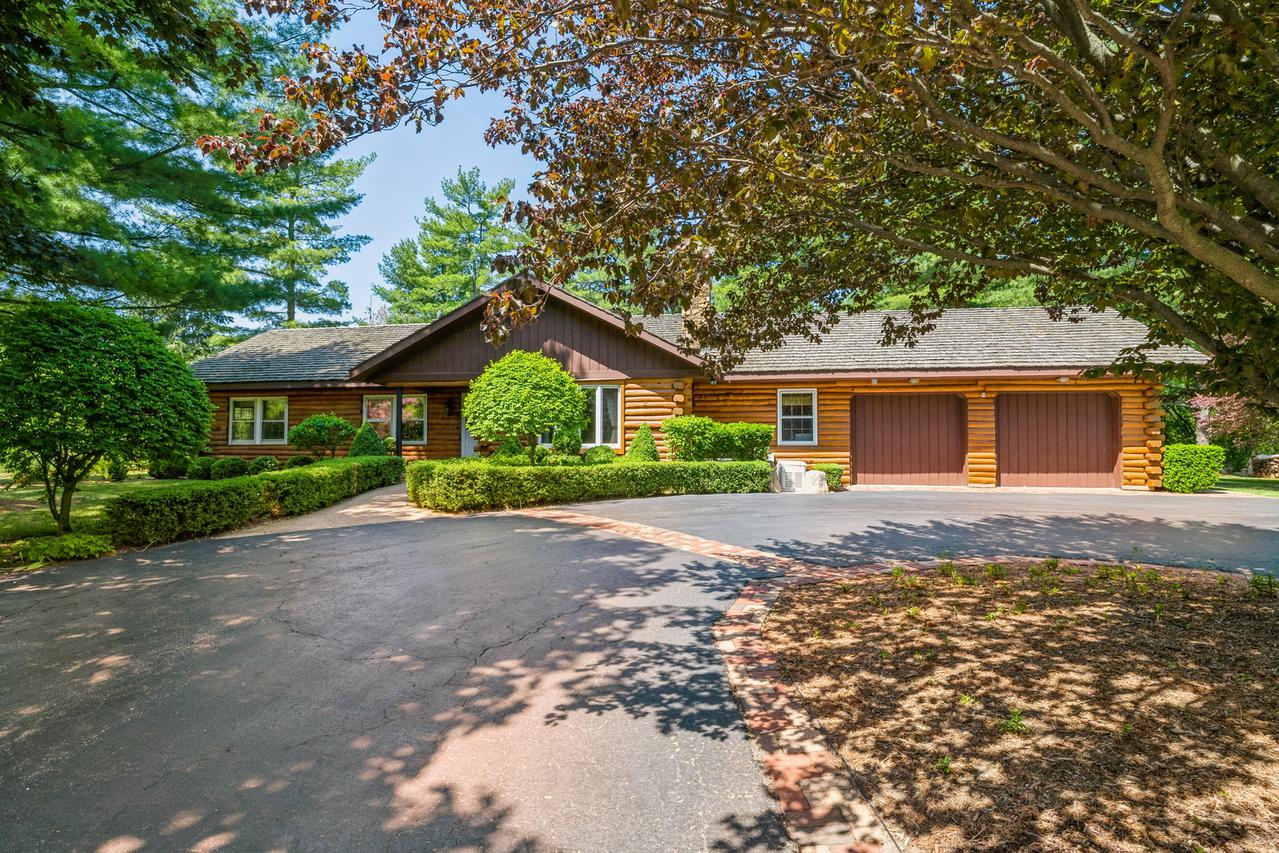 24725 Sunset Ct., Mundelein, IL 60060