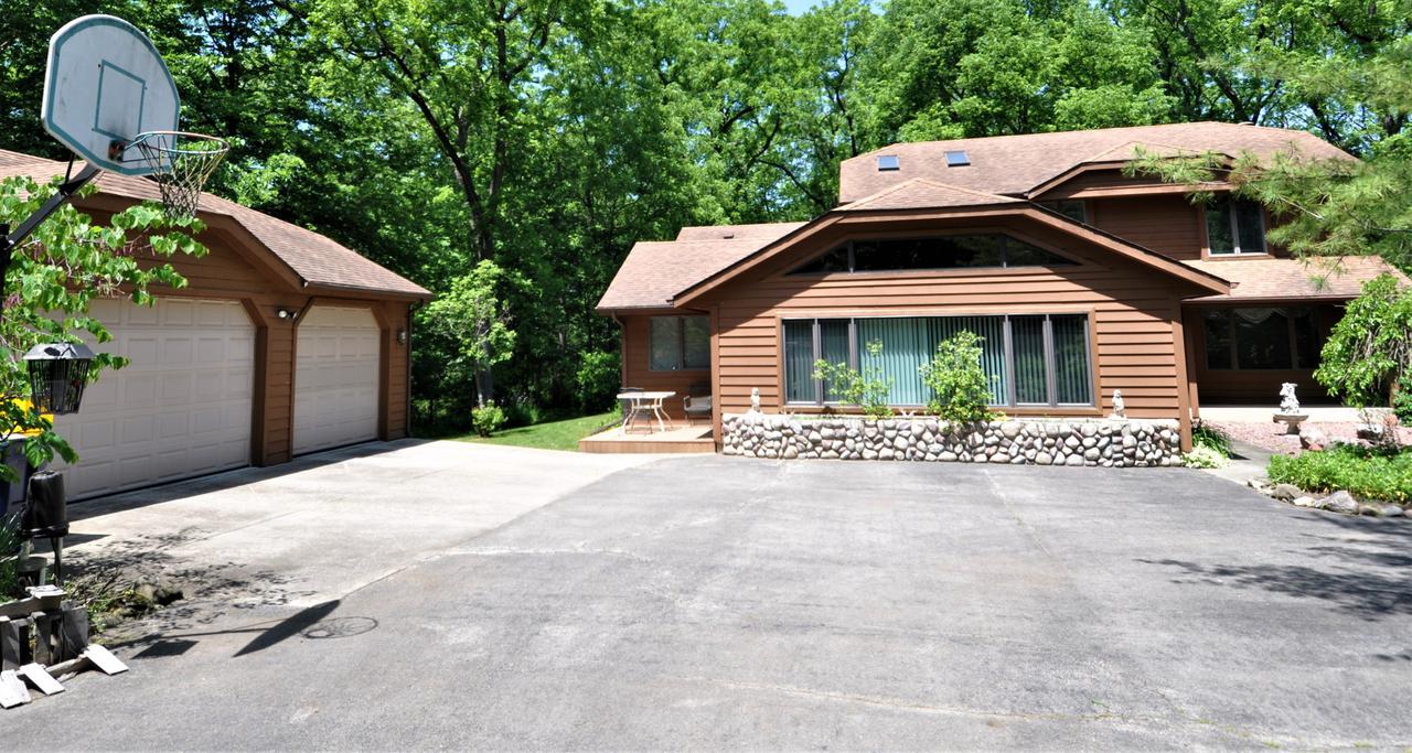 12974 White School Rd., Roscoe, IL 61073