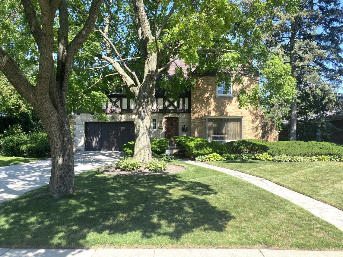 6741 N Le Mai Ave., Lincolnwood, IL 60712