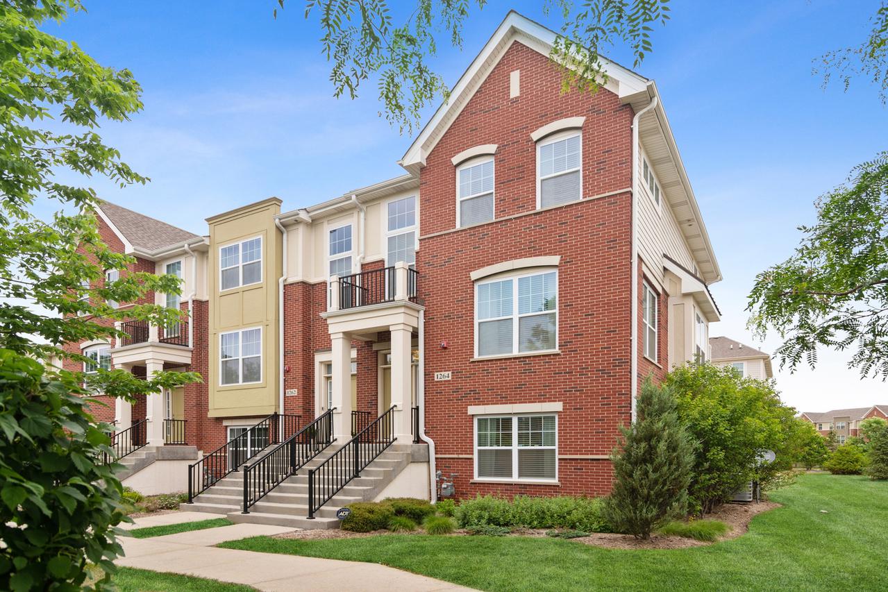 1264 Danforth Ct., Vernon Hills, IL 60061