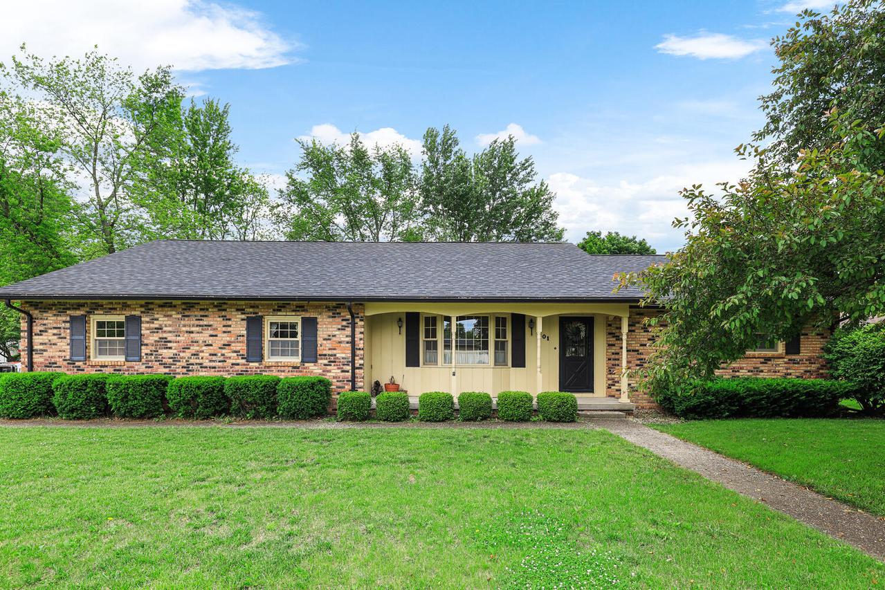 101 W Briarcliff Dr., St. Joseph, IL 61873