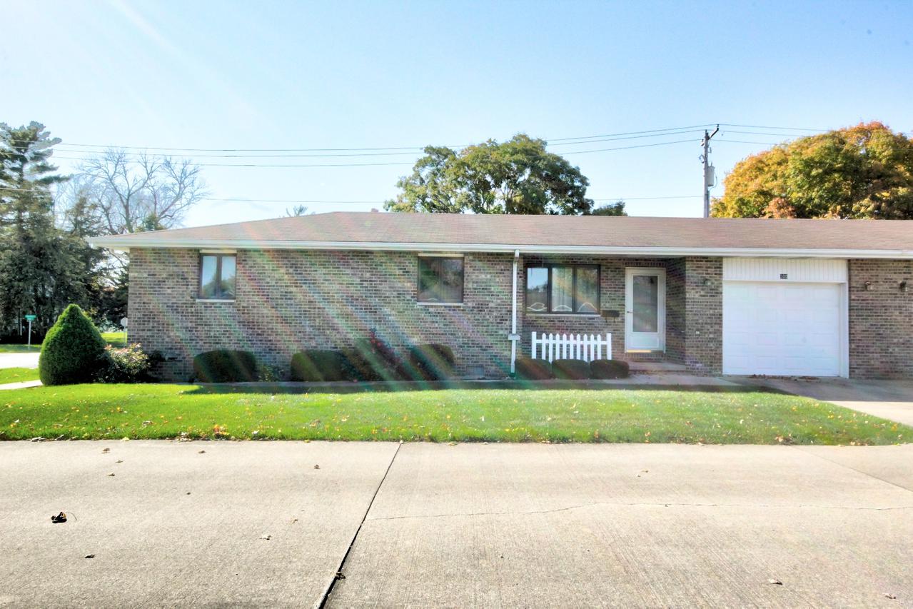 300 Union St., Crescent City, IL 60928