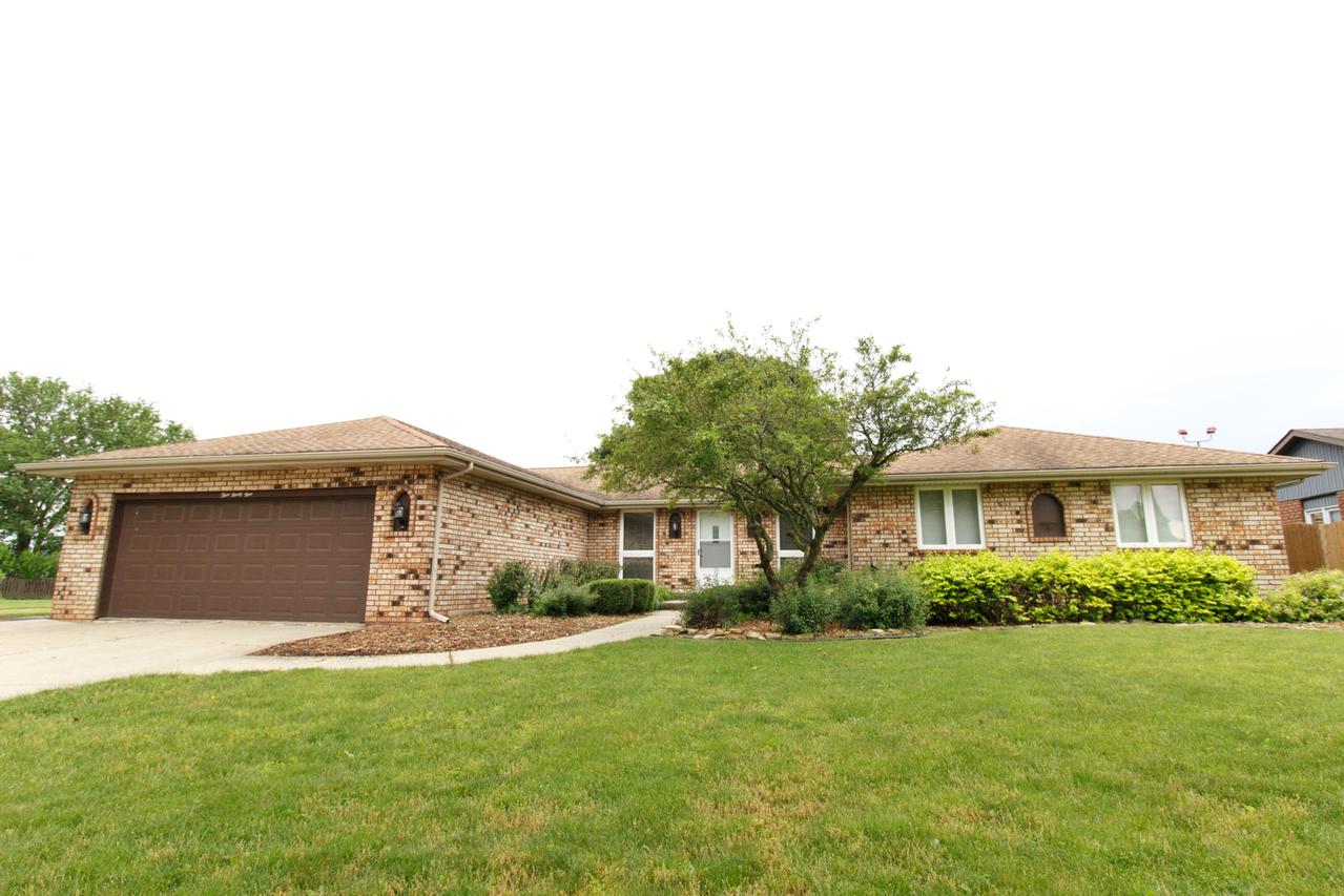 399 S Walnut St., Manteno, IL 60950