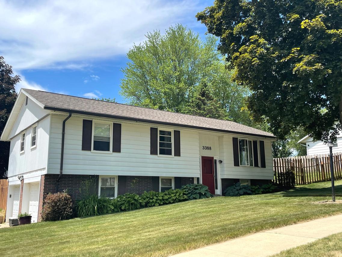3388 W Loras Dr., Freeport, IL 61032