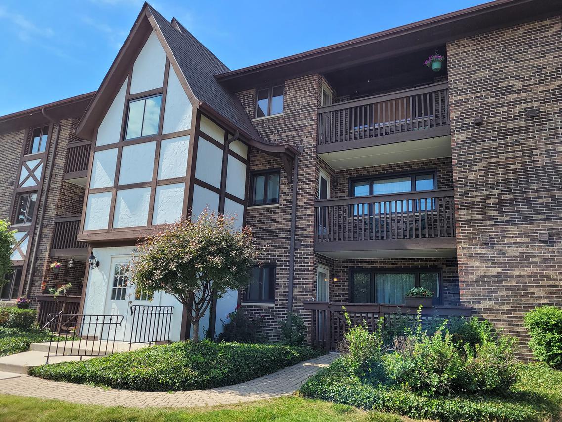 5636 W 103rd St. #102, Oak Lawn, IL 60453