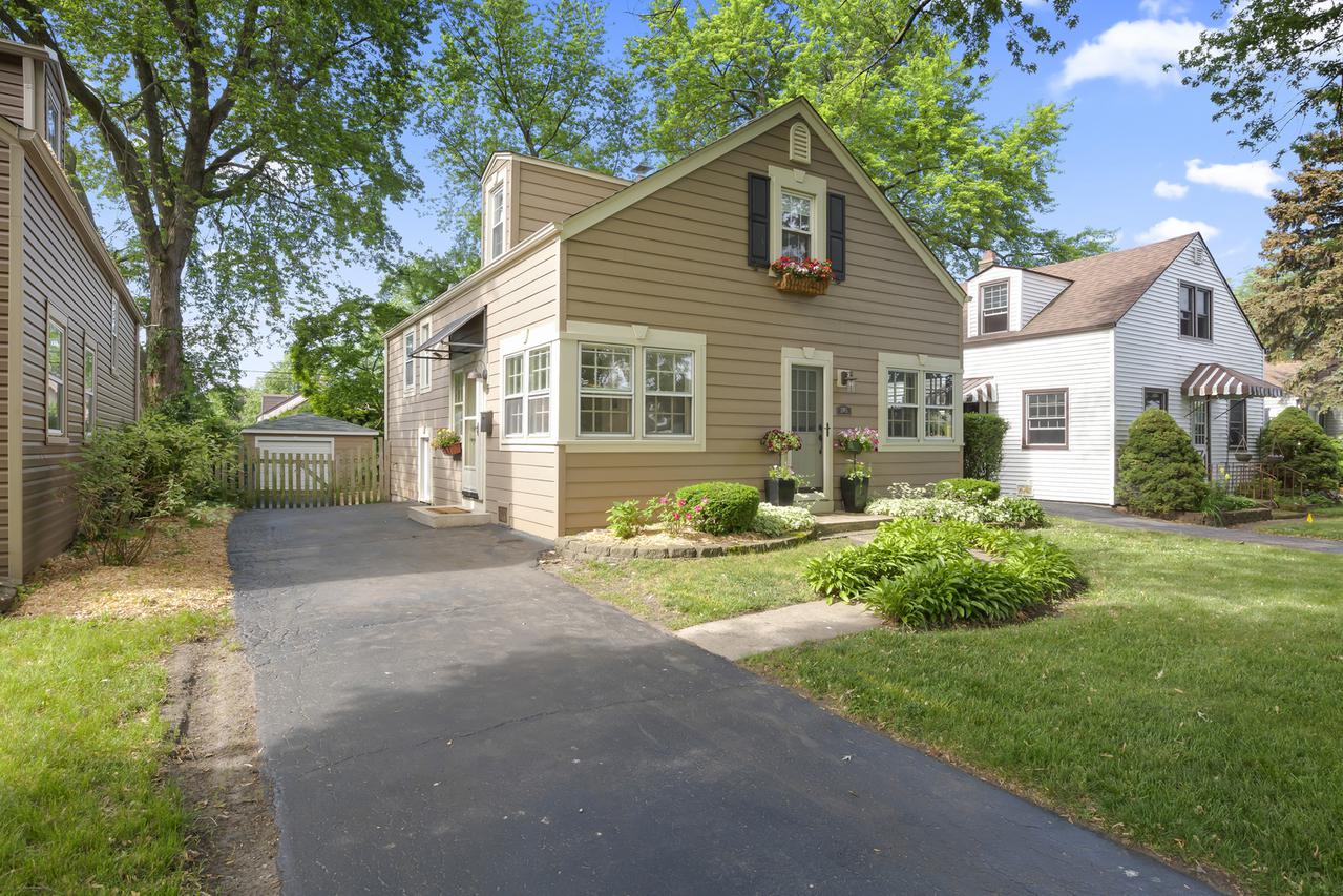 2745 W 90th St., Evergreen Park, IL 60805