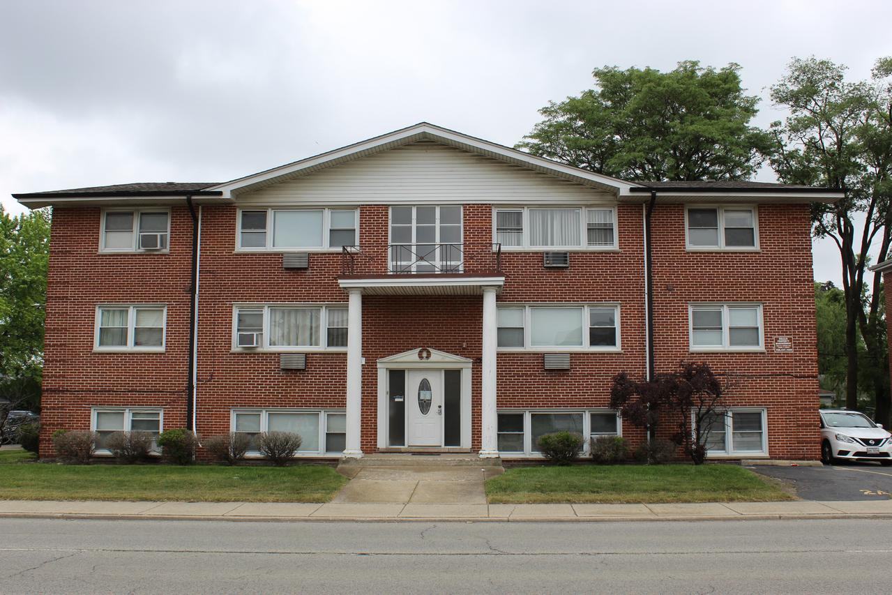 7831 43rd St. #2A, Lyons, IL 60534