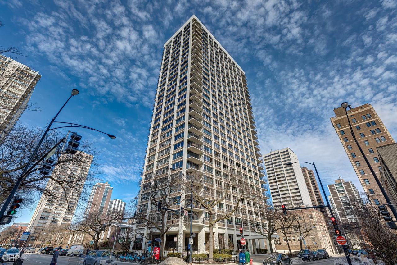 88 W Schiller St. #2504L, Chicago, IL 60610