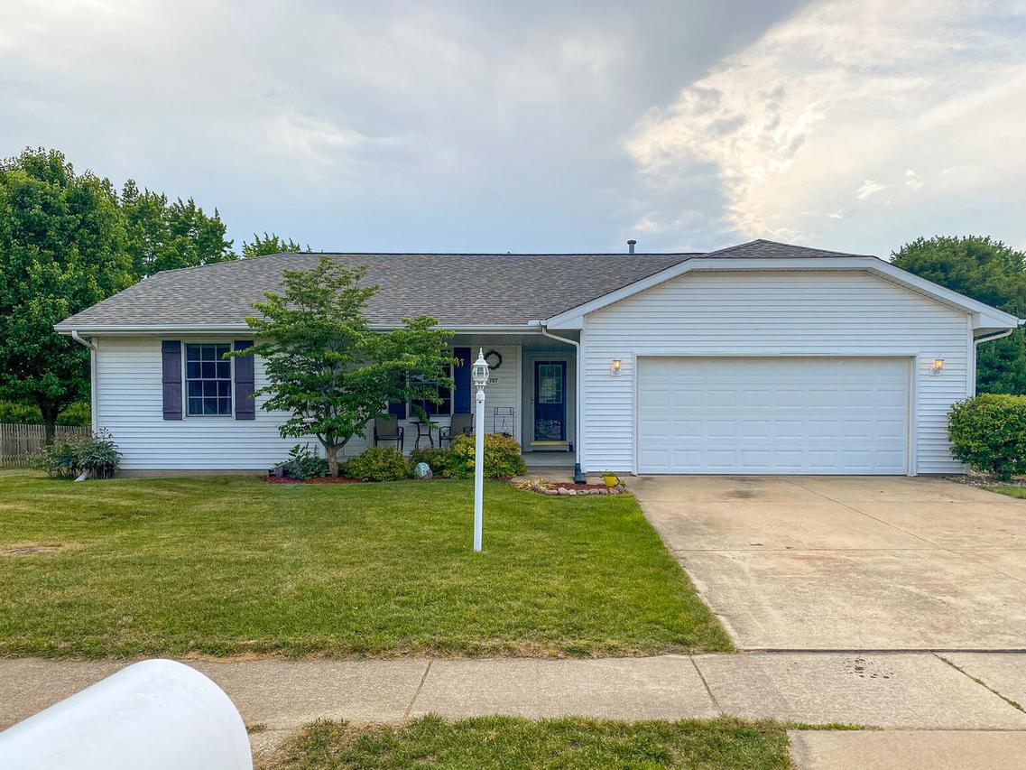 707 Meadowsweet Dr., St. Joseph, IL 61873