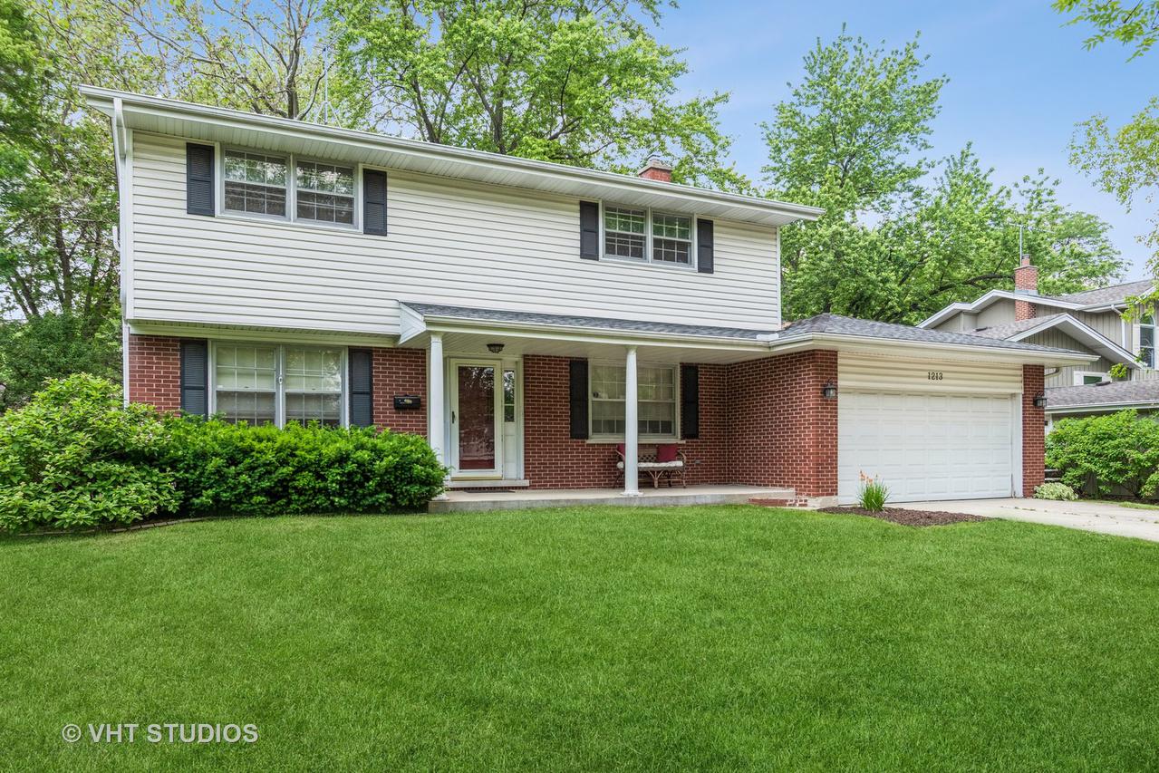 1213 Cardinal Ln., Naperville, IL 60540