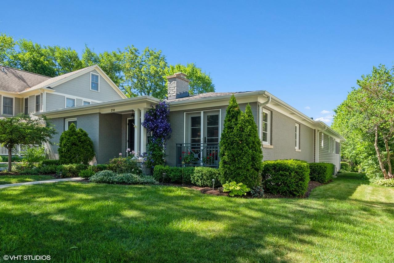 218 Coolidge Ave., Barrington, IL 60010