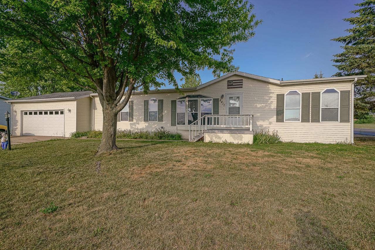 8411 Summerwood Dr., Machesney Park, IL 61115