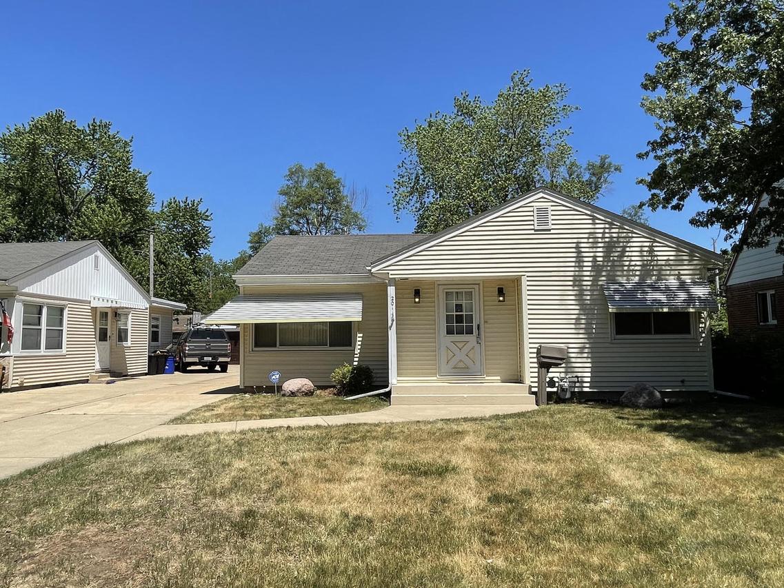 2011 Dresden Ave., Rockford, IL 61103