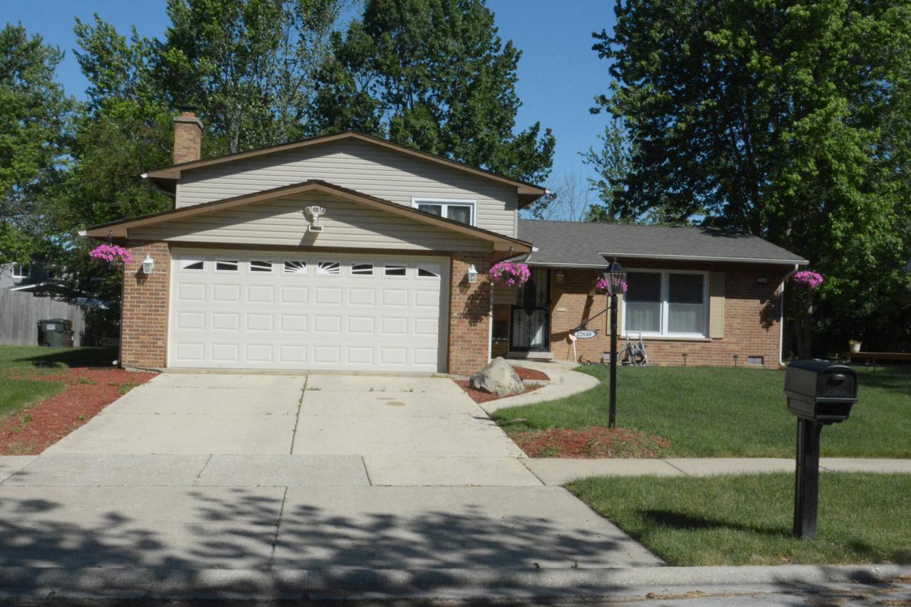22840 Redwood Dr., Richton Park, IL 60471
