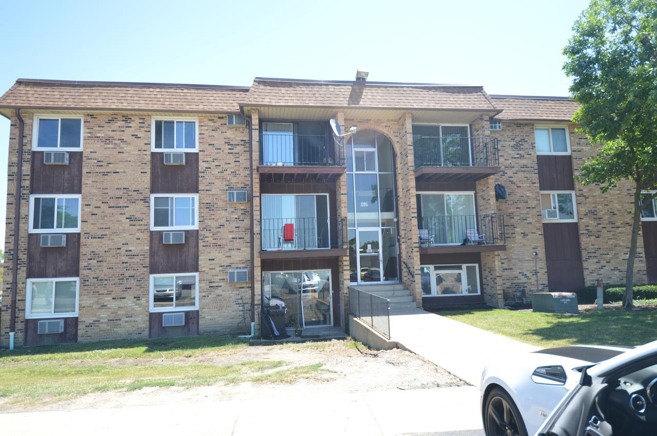 1195 Higgins Quarters Dr. #304, Hoffman Estates, IL 60169