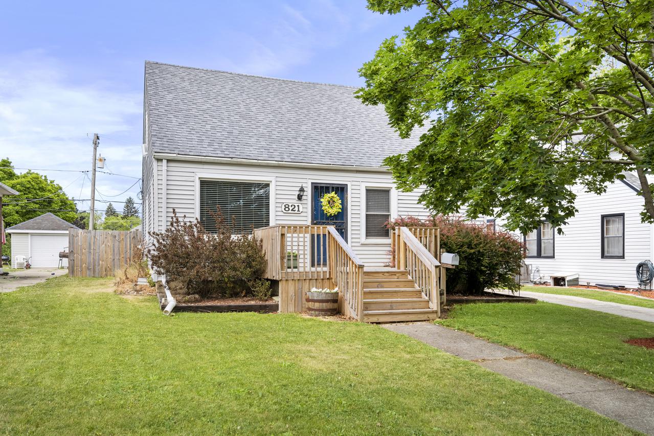 821 Clement St., Joliet, IL 60435
