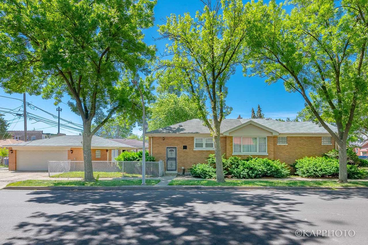 10601 S Calumet Ave., Chicago, IL 60628