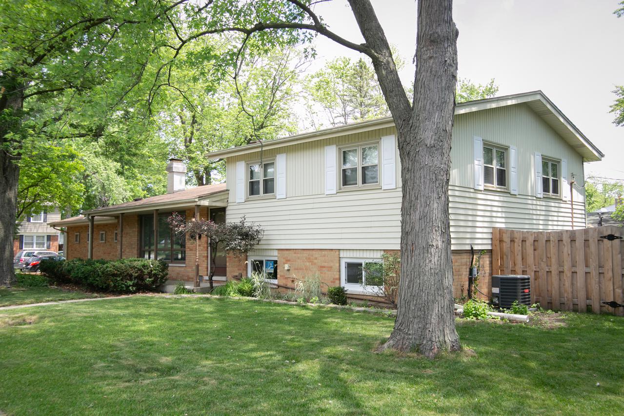 2353 Clyde Ter., Homewood, IL 60430