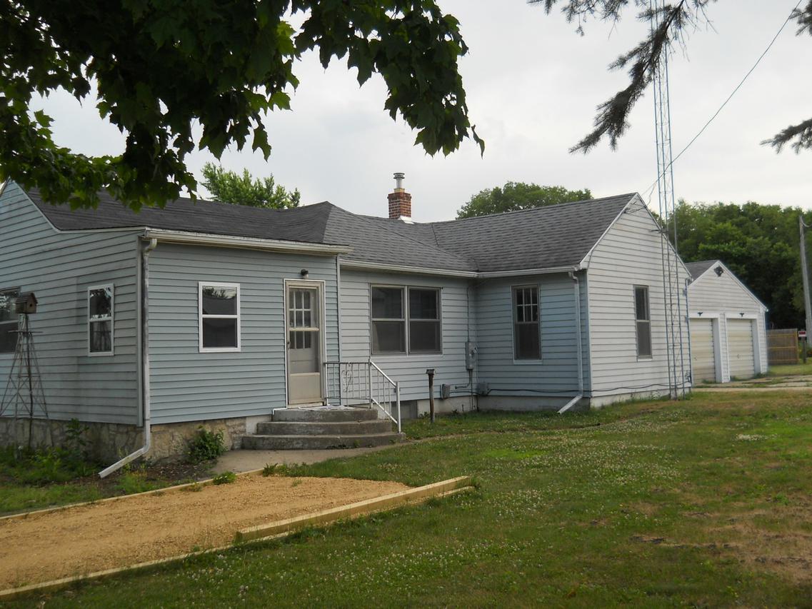 106 N Butler St., Nelson, IL 61021