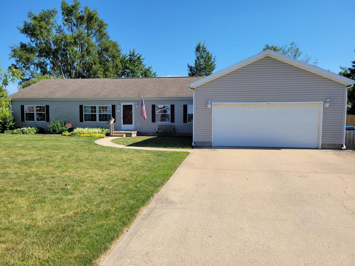 605 W Rhodes St., Thomasboro, IL 61878