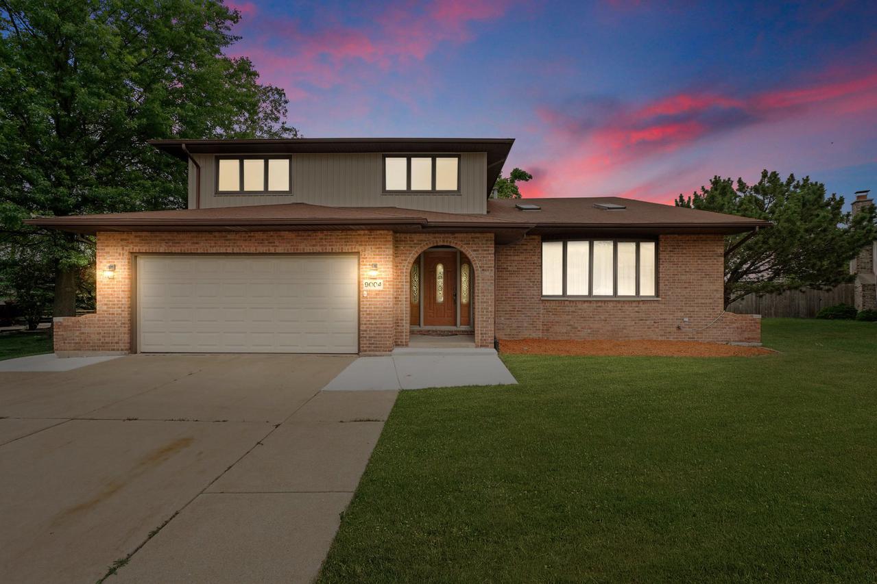 9004 Oak Ridge Dr., Justice, IL 60458