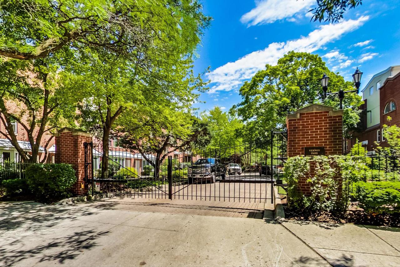 1023 W Vernon Park Pl. #B, Chicago, IL 60607