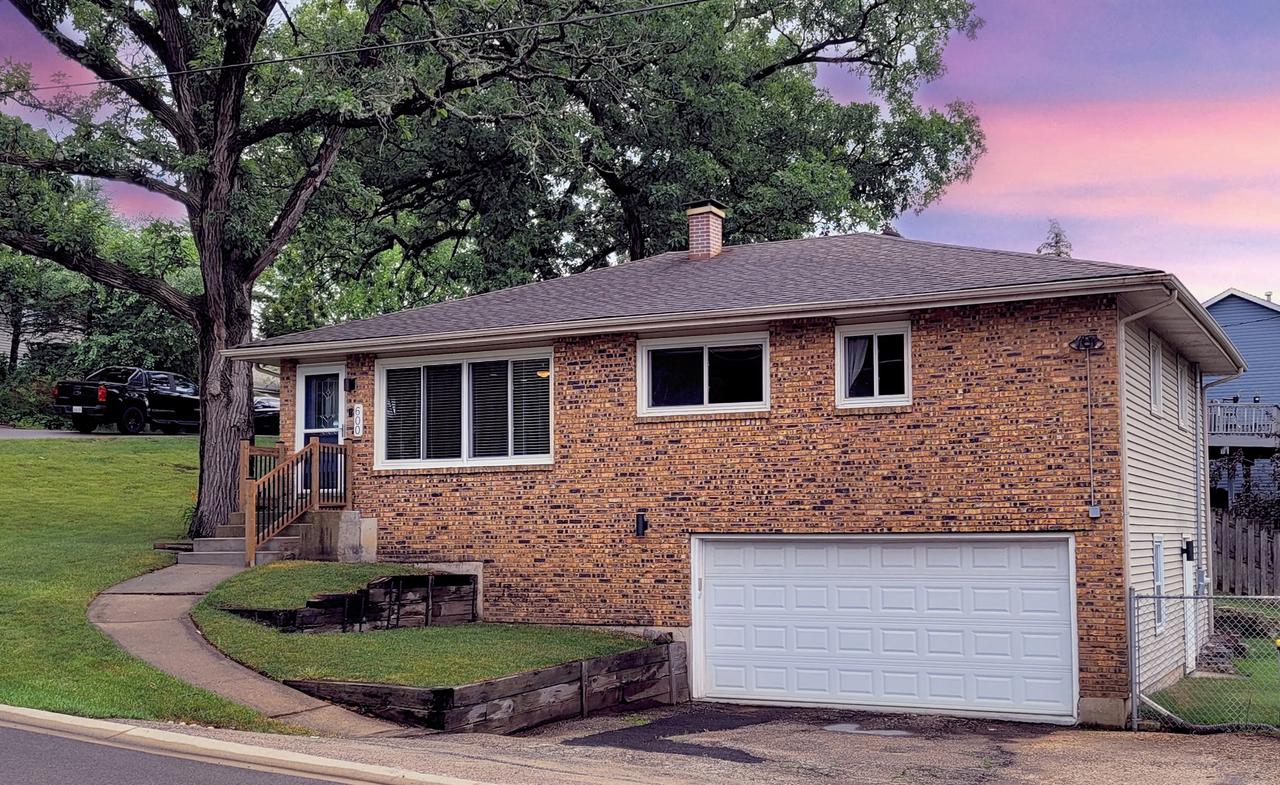 600 Willow St., Lake In The Hills, IL 60156