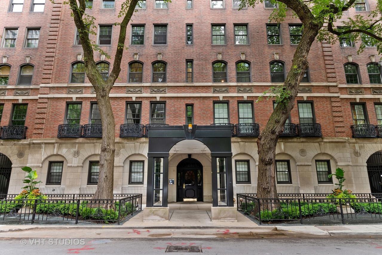 210 E Pearson St. #2A, Chicago, IL 60611