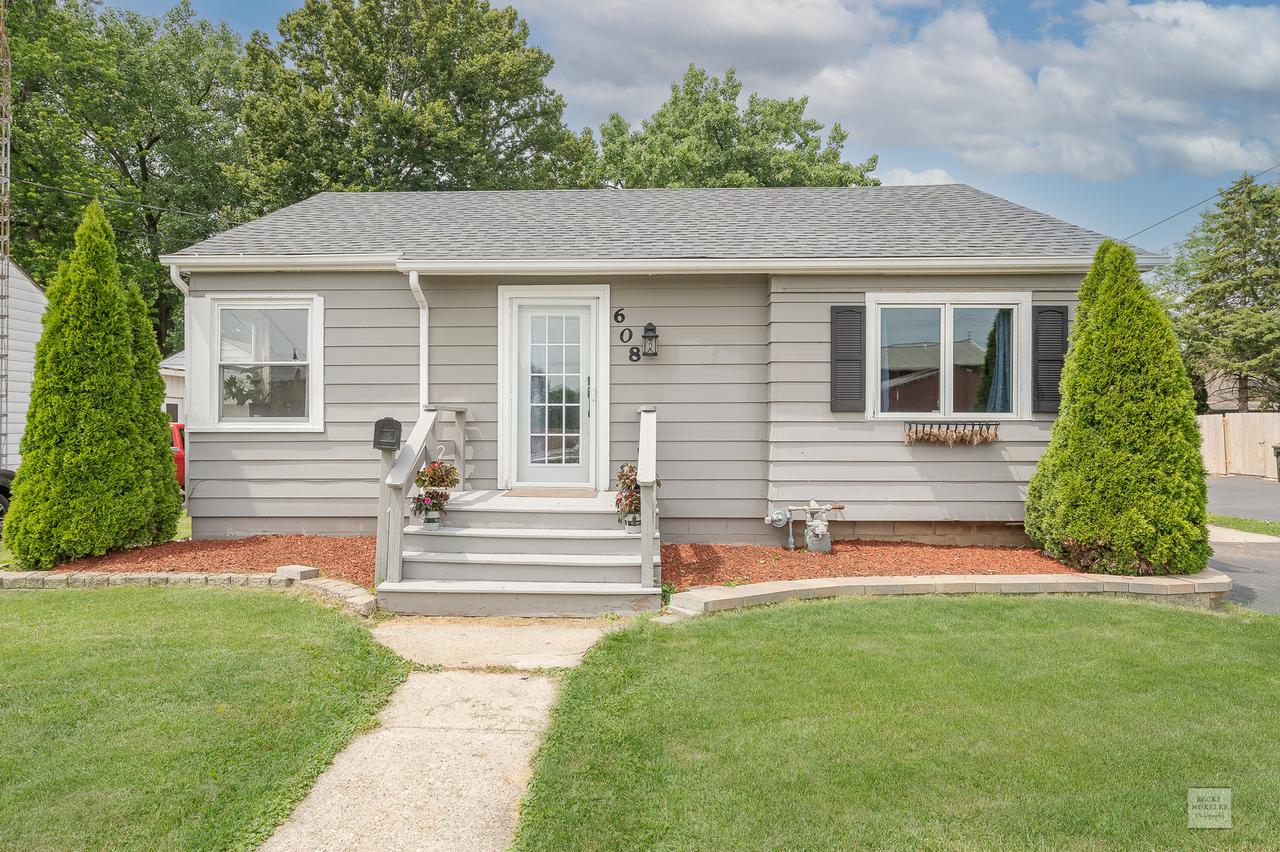 608 W Main St., Plano, IL 60545