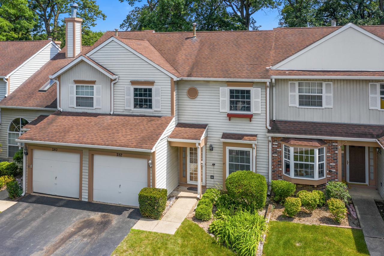 282 Ascot Ln., Streamwood, IL 60107