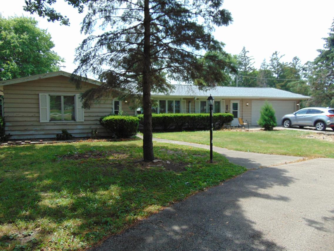 455 W Market St., Somonauk, IL 60552