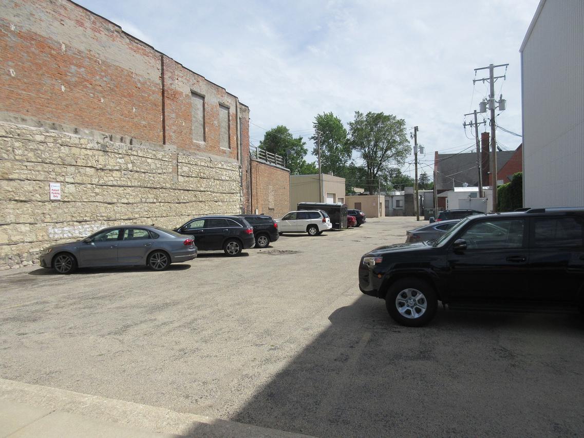 W State St., Sycamore, IL 60178